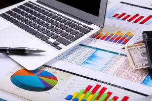 Business workspace with charts and cash, reflecting financial planning challenges for new entrepreneurs.